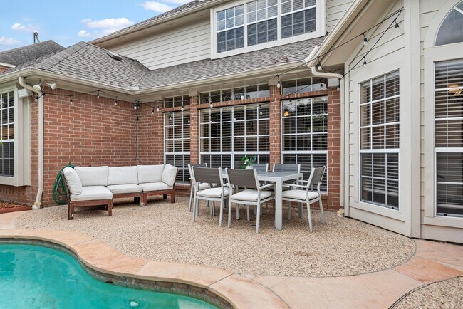 Building Photo - 22007 Crossbrook Dr