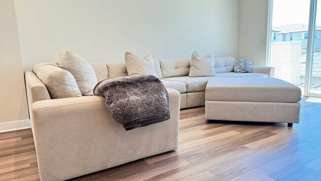 Building Photo - 1307 W Cara Dr