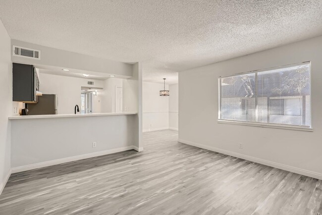 Building Photo - MOVE IN SPECIAL! HALF OFF FIRST MONTH'S RENT - Lovely 2 Bedroom Condo Near the Strip!
