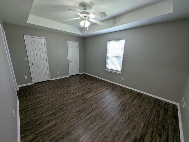 Building Photo - 802 Ash Ct