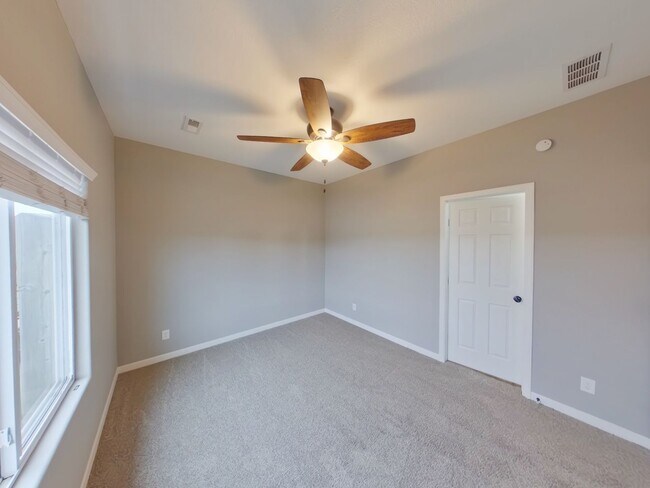 Building Photo - 447 S Longbranch Dr