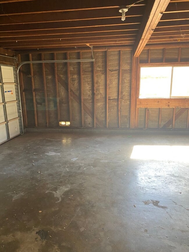 Building Photo - 815 Chestnut Ln