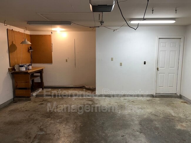 Building Photo - 2559 Broad Ave