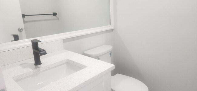 Building Photo - 59 Saxony B
