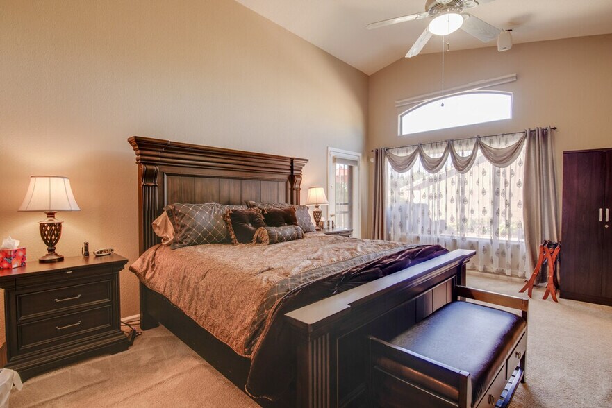 Building Photo - 3830 E Thornton Ave