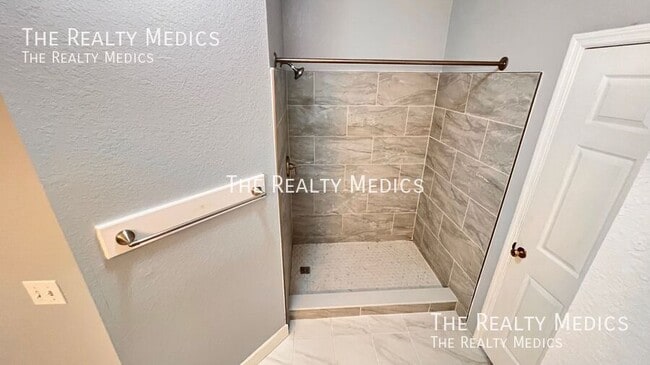 Building Photo - 6627 Queens Borough Ave