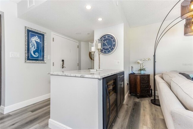 Building Photo - 690 Island Way