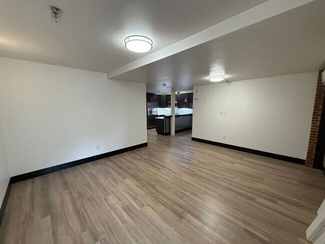 Building Photo - 160 Liberty St NE