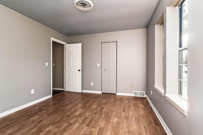 Building Photo - 905 Harbor House Dr. #8