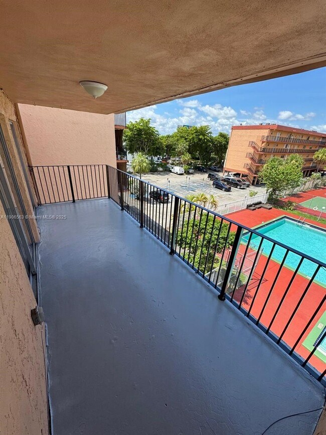 Building Photo - 1910 W 56th St