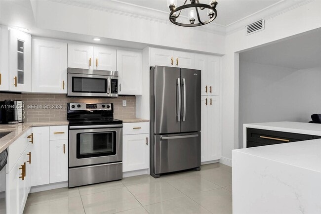 Building Photo - 8898 SW 62nd Terrace