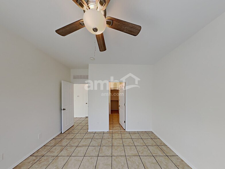 Building Photo - 124 E Calle Puente Azul