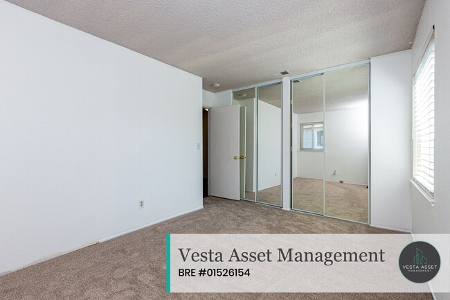 Building Photo - 403 Valley Run