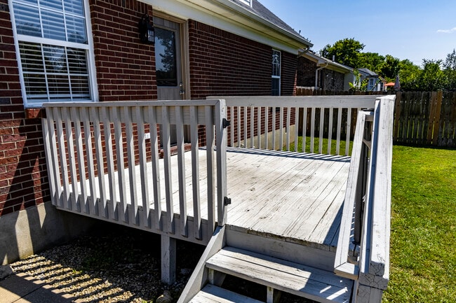 Building Photo - 10504 Pebblestone Cir