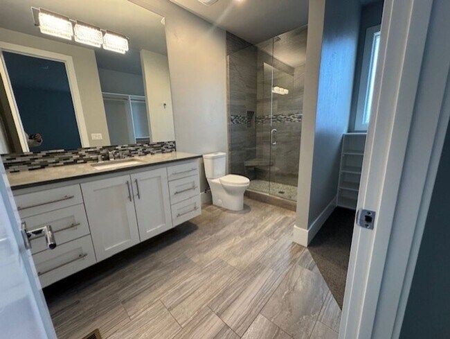 Building Photo - Beautiful home in the gated community of Tetherow