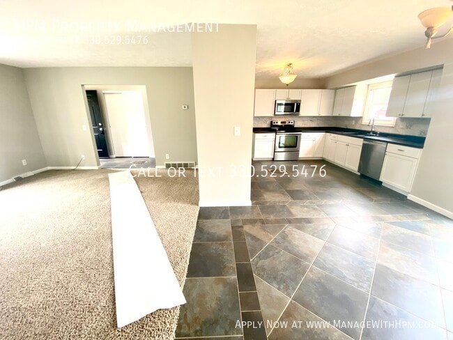 Building Photo - 2047 Zircon St NE