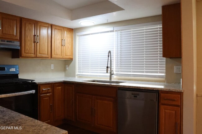 Building Photo - 6704 La Cadena Dr