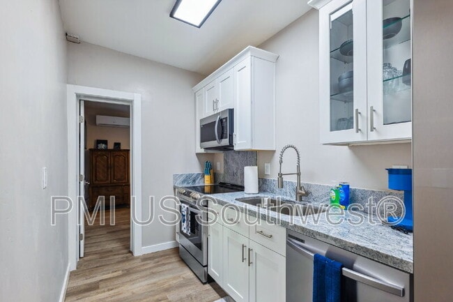 Building Photo - 437 Riverfront Dr