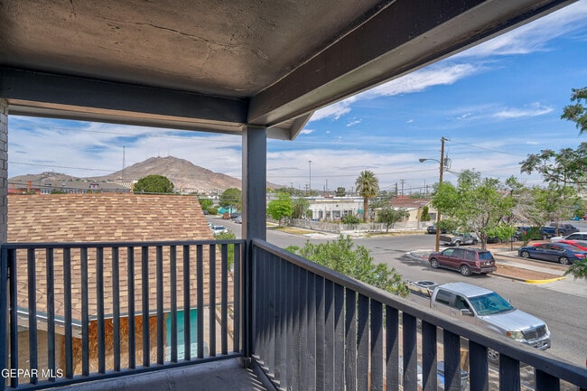 Building Photo - 605 Nino Aguilera St