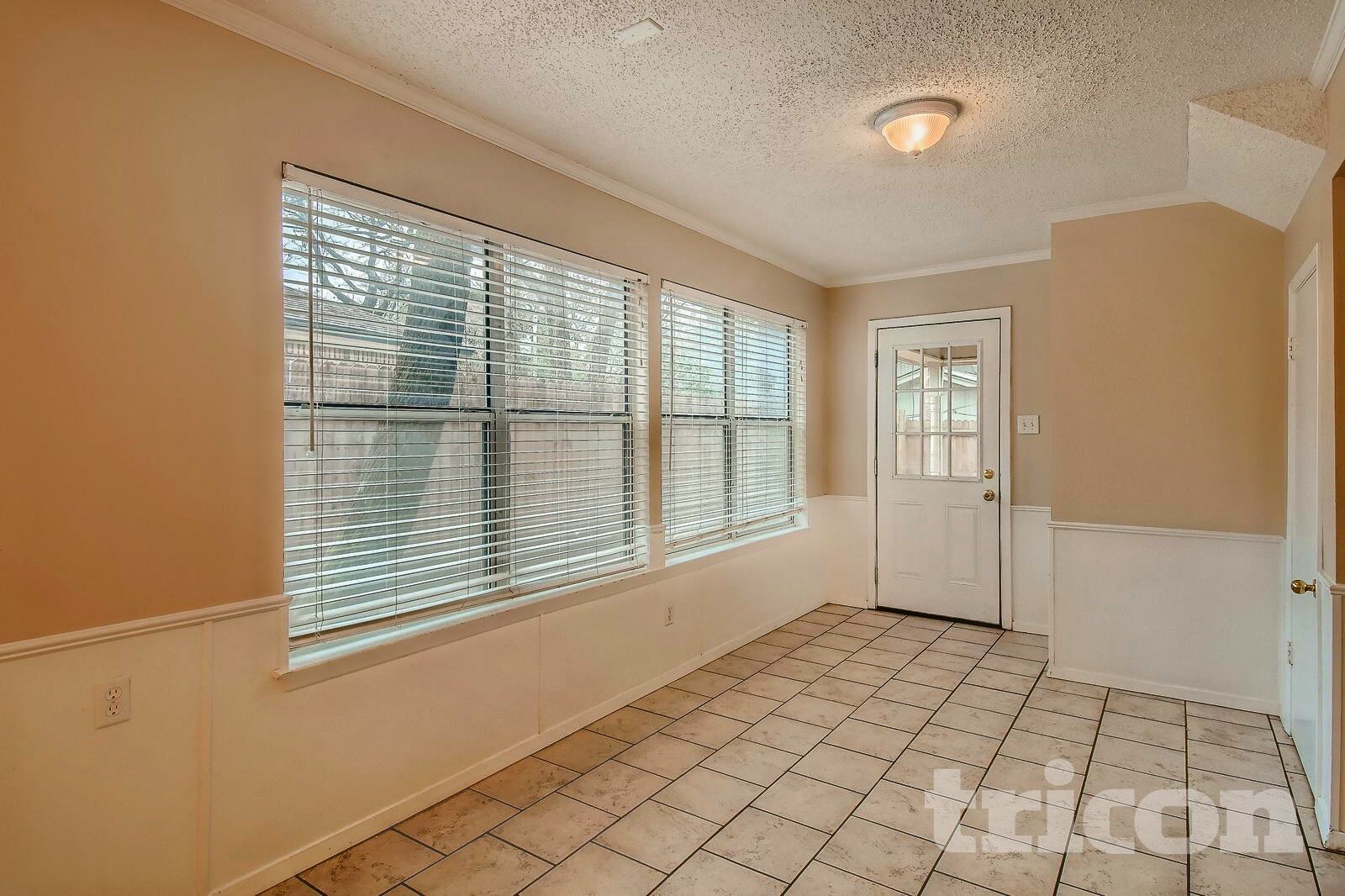 Building Photo - 5808 Thoreau Ln