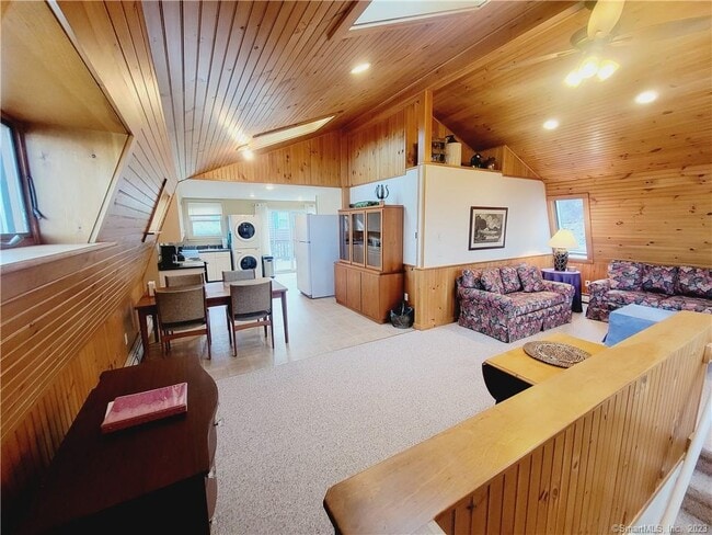 Building Photo - 4 -8 E Lake Rd