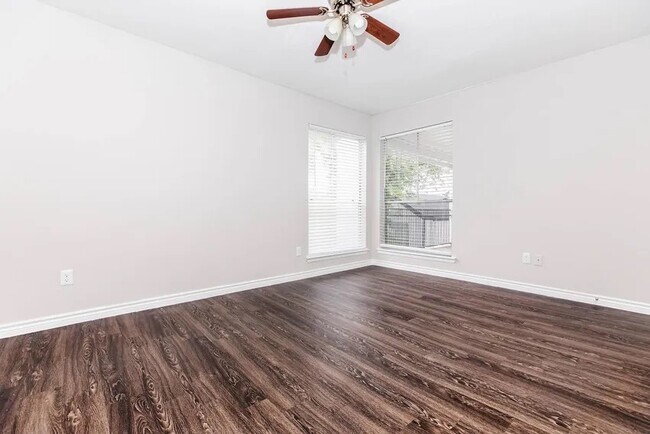 Building Photo - 4400 Memorial Dr