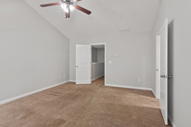 Building Photo - 3 Bedroom Townhome in Jonesboro!