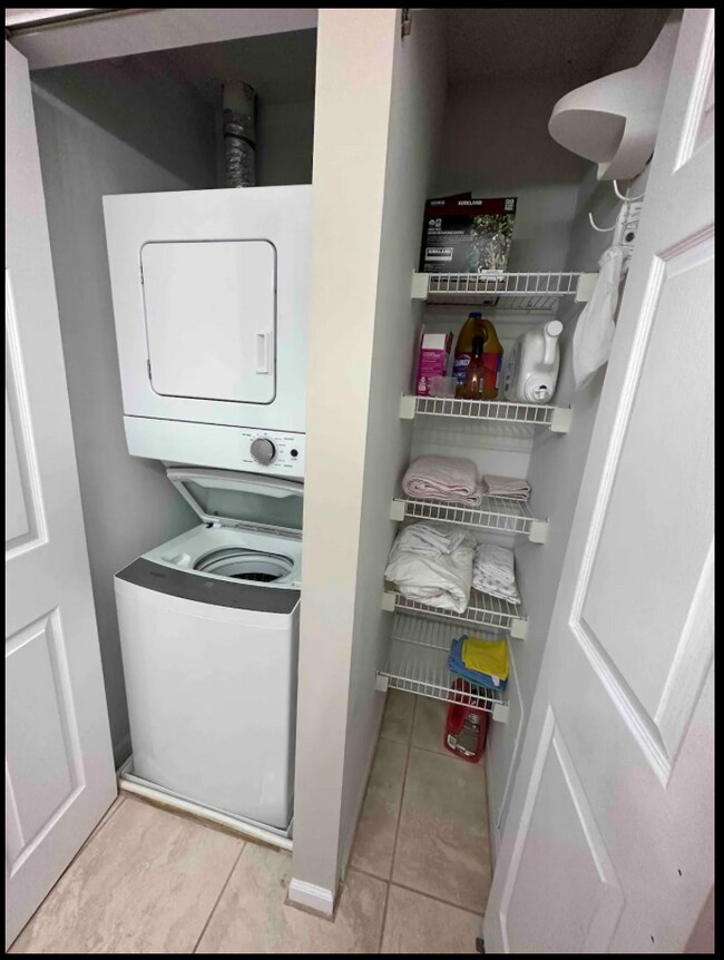 Building Photo - 7614 York Ave S