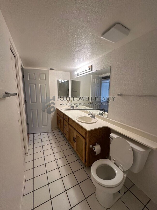 Building Photo - Spacious Remodeled 2 Bed/2Bath Condo!