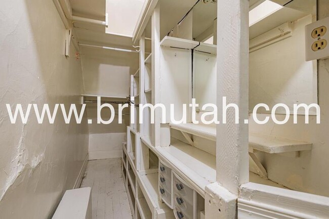 Building Photo - 368 S University St