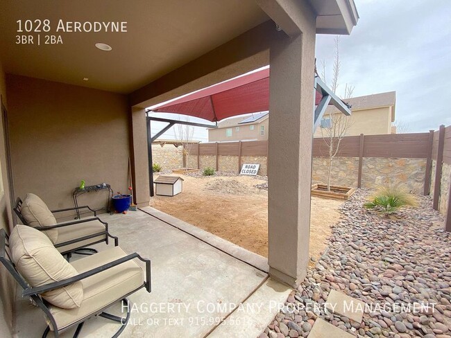 Building Photo - 1028 Aerodyne-