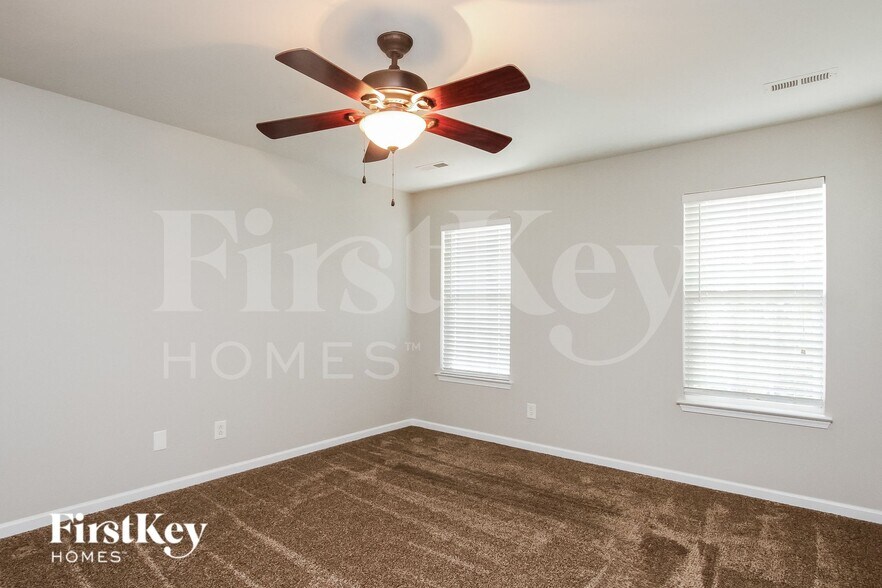 Building Photo - 10519 Meadow Crossing Ln