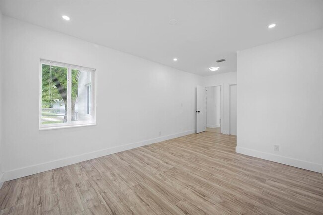 Building Photo - 2601 Taylor St