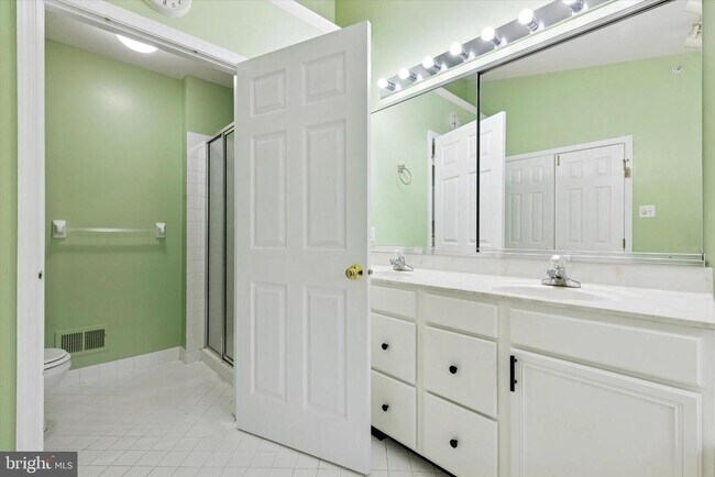 Building Photo - 172 Fringetree Dr