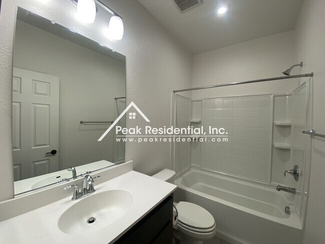 Building Photo - Updated 4bd/3ba Folsom Home with 2 Car Garage