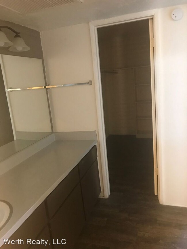 Building Photo - 1 br, 1 bath Apartment - 20 N. Leonora Ave.