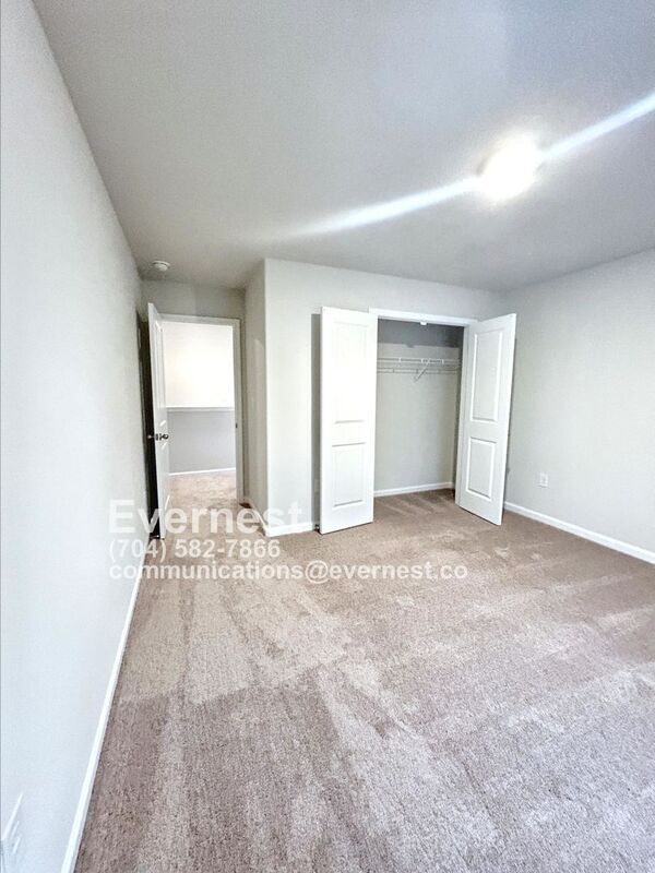 Building Photo - 114 Lightning Dr