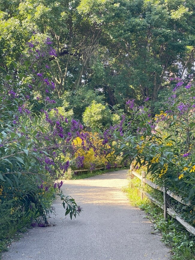 Building Photo - 2238 W Argyle St