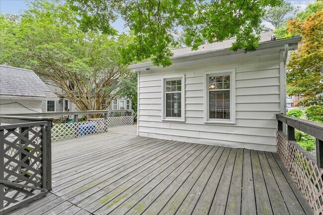 Building Photo - 44 Rivermont Dr