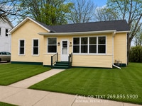 Building Photo - 208 Oak St