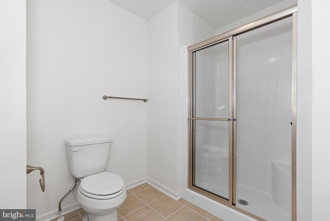 Building Photo - 868 Mapleton Ave