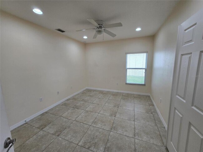 Building Photo - 2246 Waukegan Dr