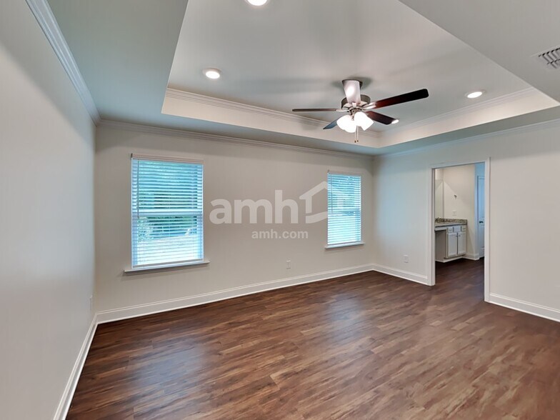Building Photo - 1080 Highland Walk