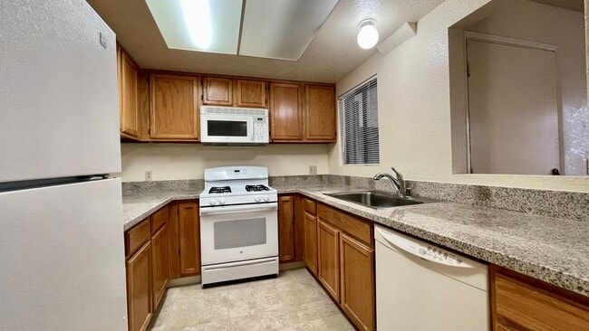 Building Photo - Upgraded 2 Bedroom, 2 Bathroom Cedar Creek Condo by Cal Poly