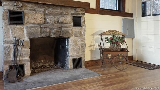 Building Photo - 251 Candlewood Lake Rd