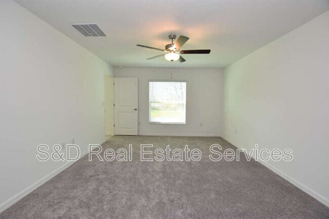 Building Photo - 1940 Red Lp