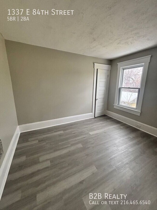 Building Photo - 1337 E 84th St