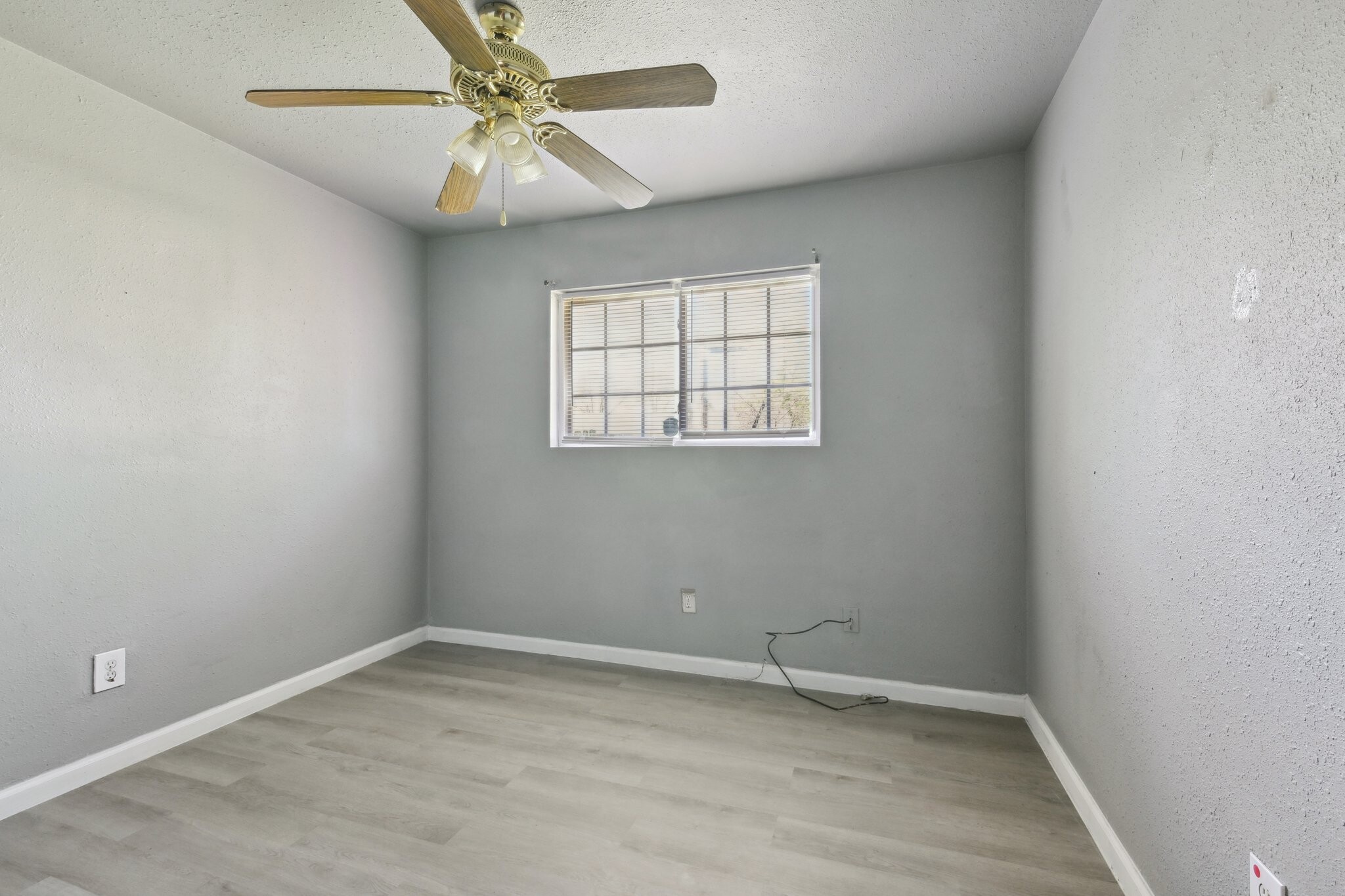 Building Photo - 1604 Parklane Dr