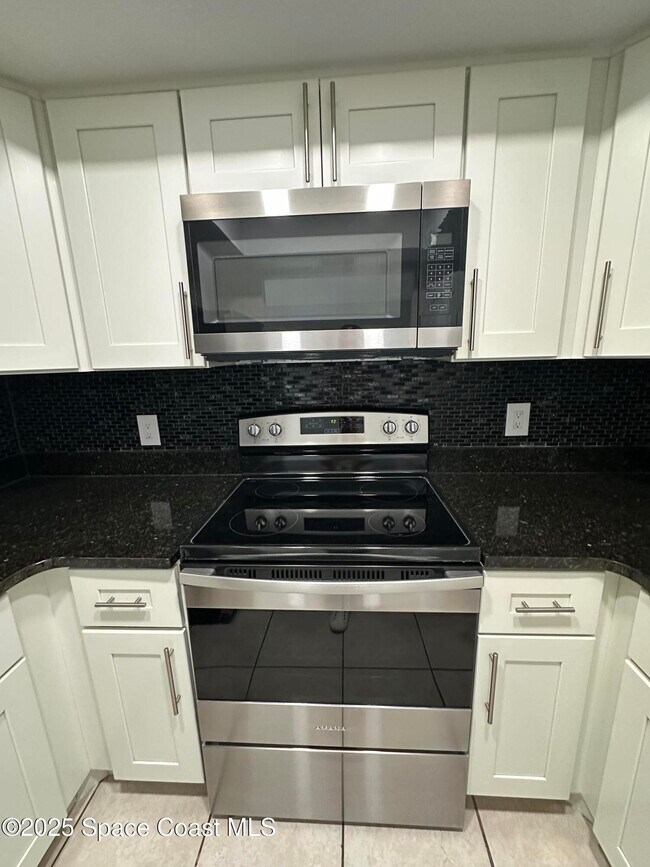 Building Photo - 837 Hickory St