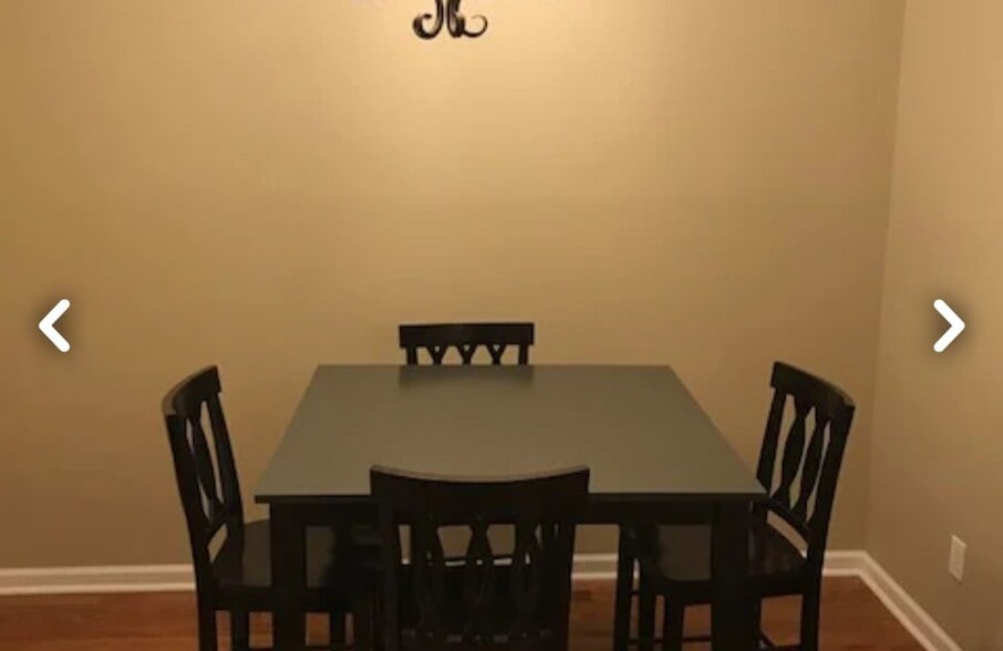 Building Photo - N. Dean Townhome